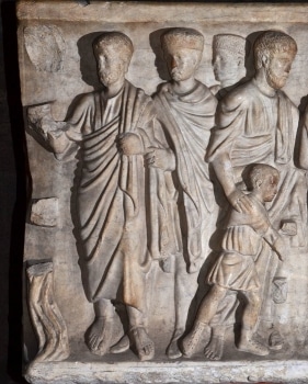 Baptême donné par saint Pierre aux romains, sarcophage, cathédrale de Clermont