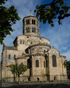 Issoire, église saint-Austremoine, vue générale