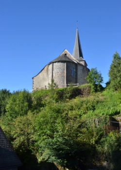 Egliseneuve-d'Entraigues, église, vue générale