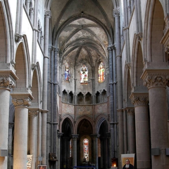 Aigueperse, église, vue de la nef