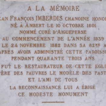 Aigueperse, église, plaque à la mémoire de l'abbé Imberdis