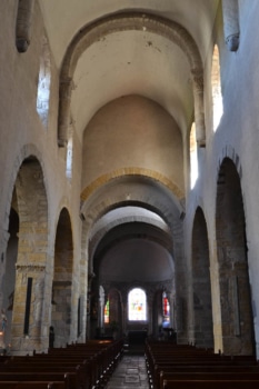 Beaumont, église, vue de la nef