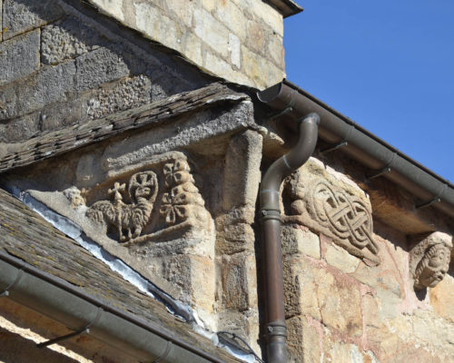 Bourg-Lastic, église, agneau