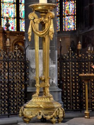 Cathédrale de Clermont, candélabre