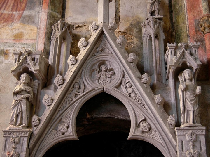 Billom, église Saint-Cerneuf, chapelle funéraire de Gilles Aycelin de Montaigut, enfeu, Annonciation