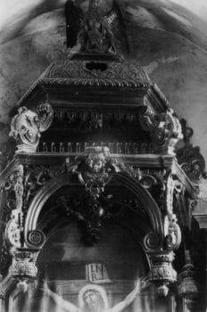 Billom, église Saint-Cerneuf, autel de la chapelle du Précieux Sang, Pélican, photo Bernard Craplet