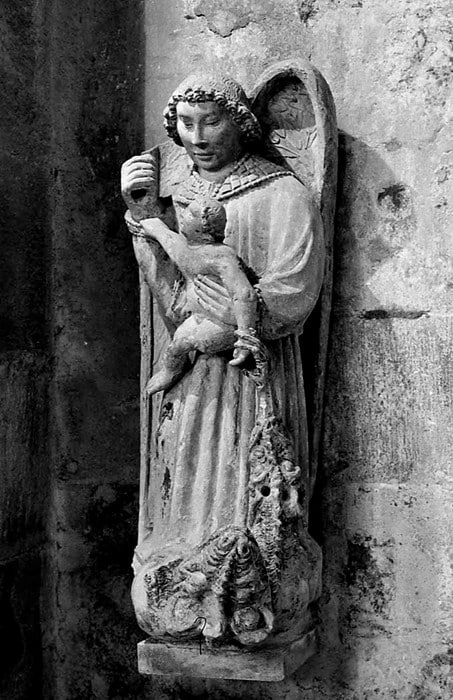 Billom, église Saint-Cerneuf, statue Saint-Michel, photo Bernard Craplet