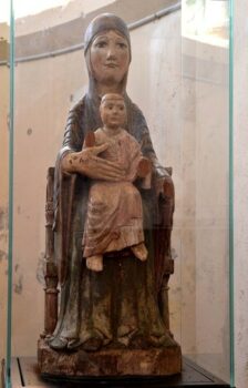 Ris, église Sainte-Croix, statue, Vierge en majesté