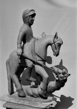 église d'Apchat : saint Georges terrassant le dragon, statue, photo Bernard Craplet