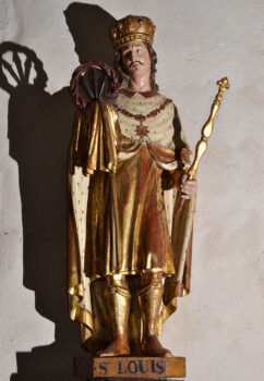 église de Champeix, statue de saint Louis, sous les traits de Louis XIII, portant le collier de l'ordre du Saint-Esprit