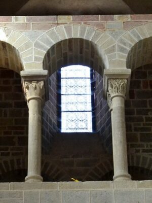 Abbaye Saint-Sébastien de Manglieu, tribune,