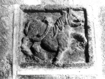Abbaye Saint-Sébastien de Manglieu, pierre sculptée de la tribune