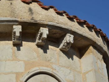 Maringues, église Notre-Dame, détail modillon