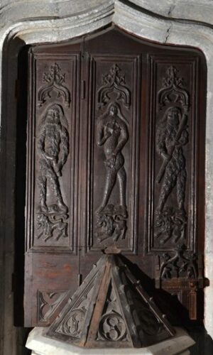 Maringues, église Notre-Dame, porte aux sauvages
