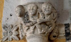 Saint-Hilaire-la-Croix, église, chapiteau personnage avec sauterelles