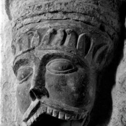 Saint-Hilaire-la-Croix, église, culot 1, photo Craplet