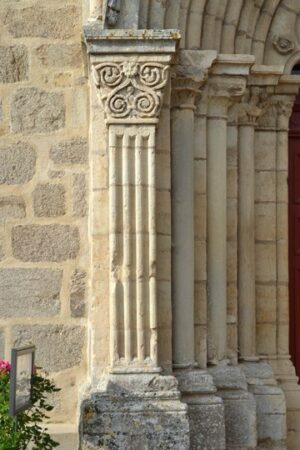 Saint-Hilaire la Croix, église, pilastres