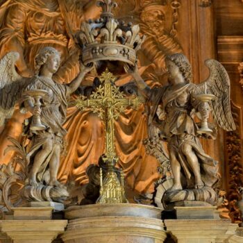 Malintrat, église, couronnement de l'autel Malintrat, église Saint-Pierre, autel, détail