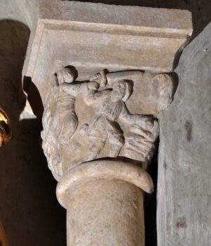 Plauzat, église Saint-Pierre, Chapiteau le sacrifice d'Abraham