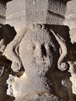 Montel-de-Gelat, église, détail portail.2jpg