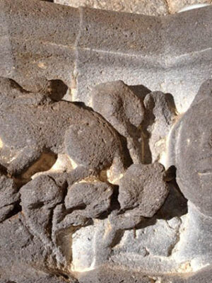 Montel-de-Gelat, église, détail portail.3jpg