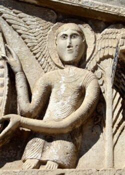 église de Thuret, linteau sculpté