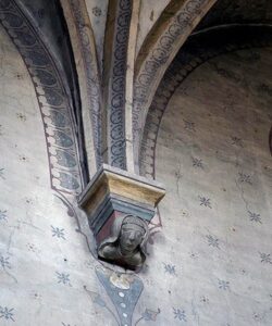 église de Thuret, culot avec tête