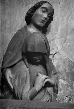 Courpière, Mise au tombeau, saint Jean soutenant la Vierge, B. Craplet