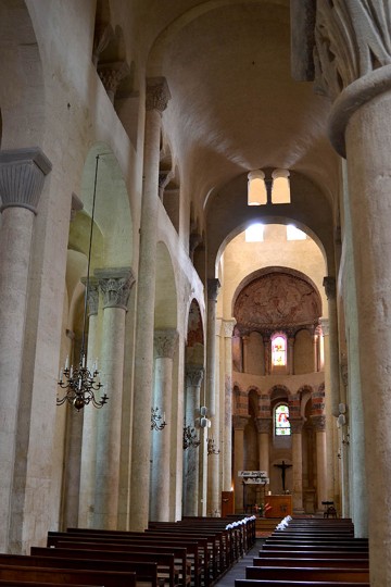 Cournon, église Saint-Martin, nef et choeur Cournon, église Saint-Martin, nef