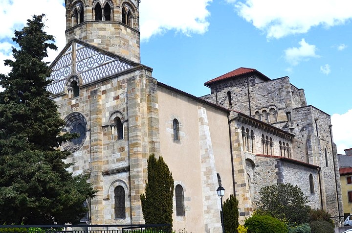 Vue générale Cournon, église Saint-Martin